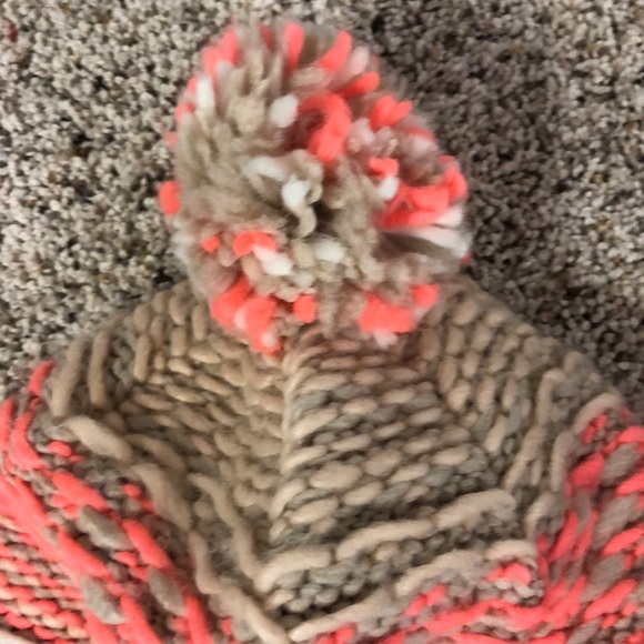AE adorable knitted toboggan! Fur inside. Pink/tan - Picture 3 of 3